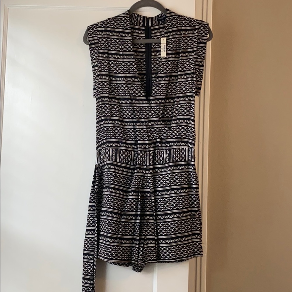 Women's Black & White Patterned Sleeveless Romper